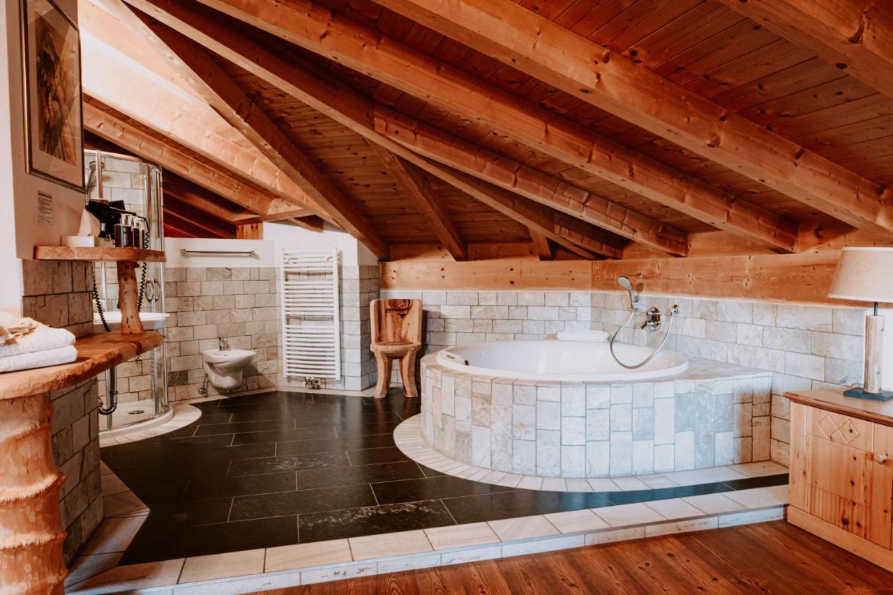 Deluxe Suite Spa Bath,1756421453:JPEG